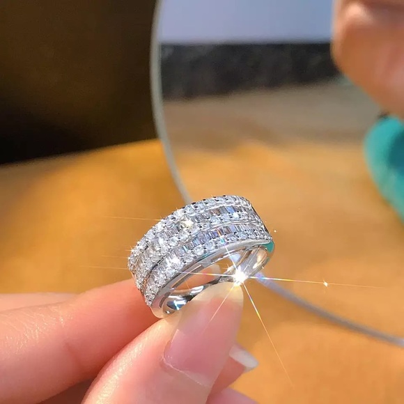 18K White Gold Women Natural Diamond Ring - Picture 6 of 7